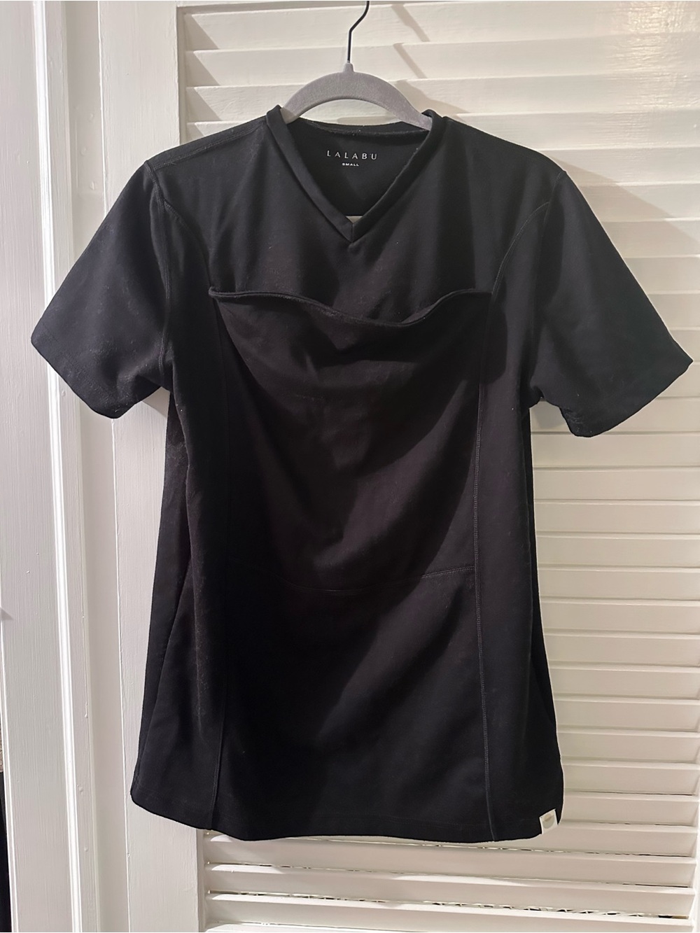 Lalabu Men’s Black Babywearing Shirt with Pocket - Picture 2 of 4